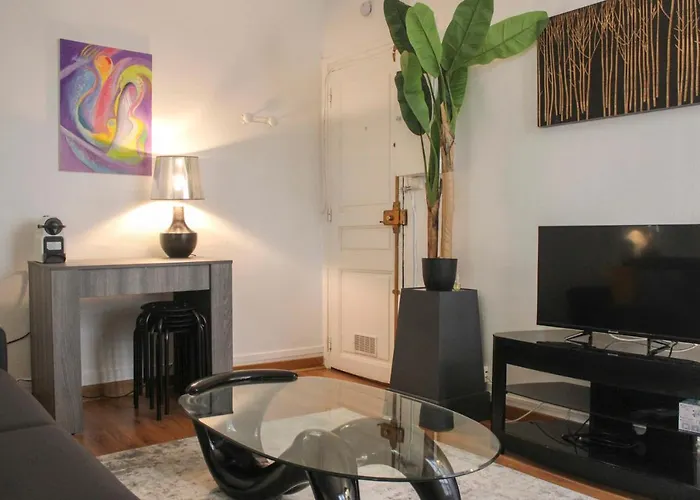 Pretty Love Nest Close To Pere-Lachaise